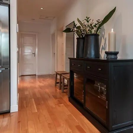 Spacious 3br Downtown Location *